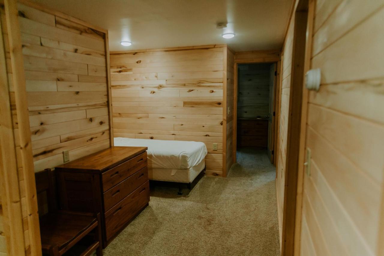Silver Rapids Lodge & Campground Ely Eksteriør billede